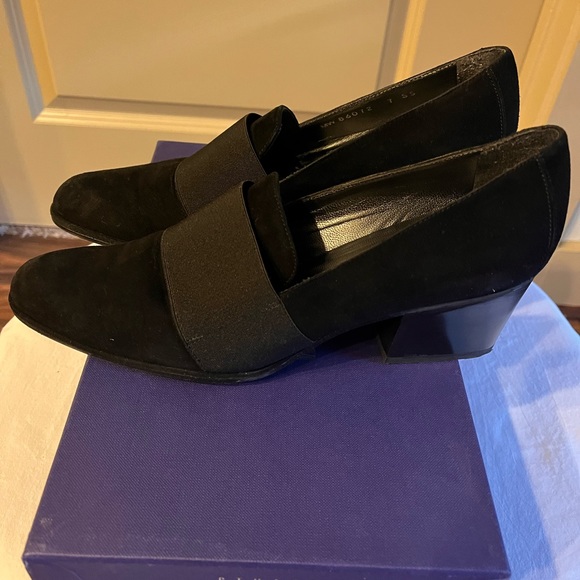 Stuart Weitzman black suede low heel shoes. Size 37. For narrow feet. Pre-loved. - Picture 6 of 7